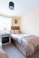 Lovely & Bright 2-Bed Apartment