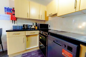 Lovely & Bright 2-Bed Apartment