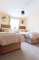 Lovely & Bright 2-Bed Apartment