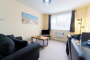 Lovely & Bright 2-Bed Apartment
