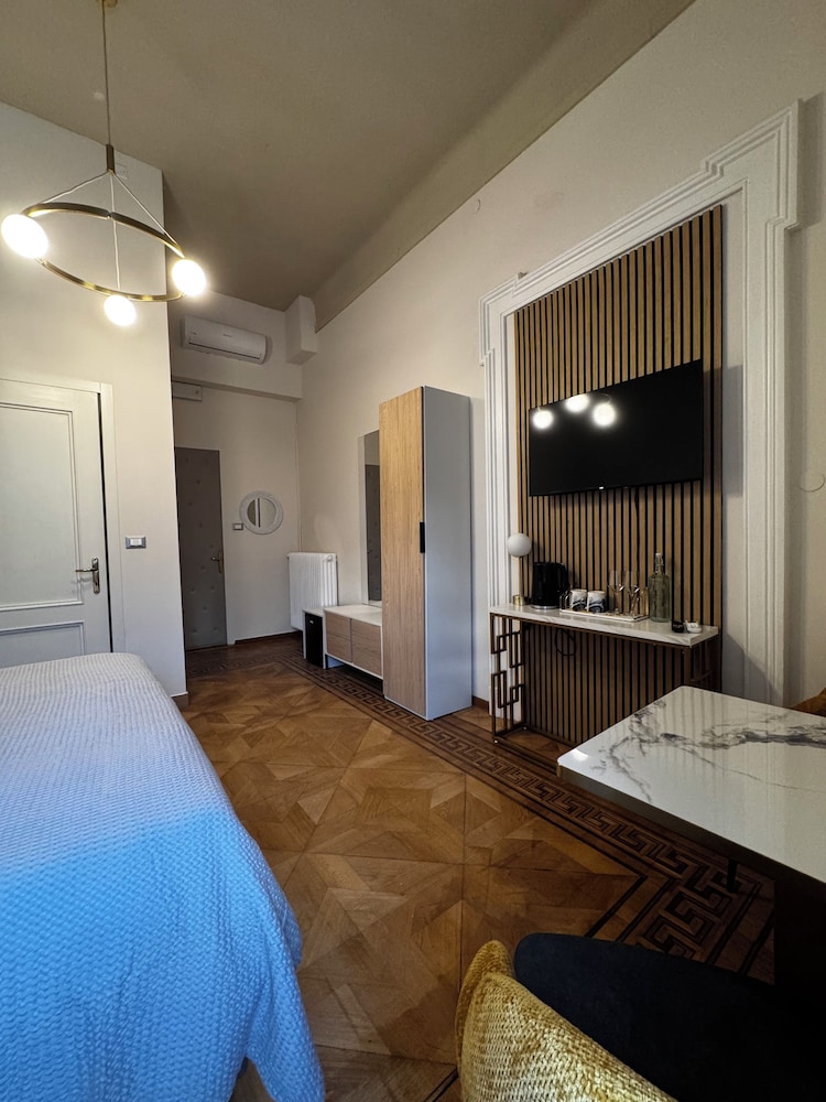 Bed & Chic art rooms