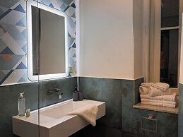 Bed & Chic art rooms