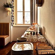 Bed & Chic art rooms