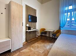 Bed & Chic art rooms