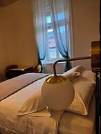 Bed & Chic art rooms