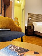 Bed & Chic art rooms