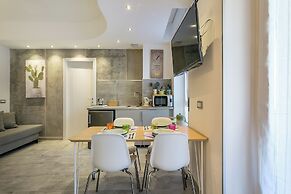 Modern Studio with Balcony in Milan