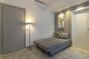 Modern Studio with Balcony in Milan