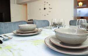 Kingston Duplex Apt Balcony, Parking & Wi-fi