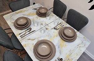 Kingston Duplex Apt Balcony, Parking & Wi-fi