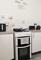 Kingston Duplex Apt Balcony, Parking & Wi-fi