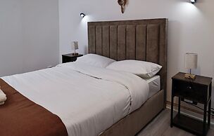 Kingston Duplex Apt Balcony, Parking & Wi-fi