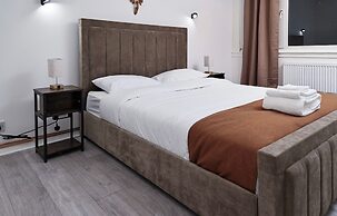 Kingston Duplex Apt Balcony, Parking & Wi-fi