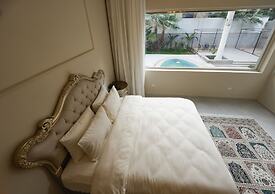 The H Zamalek Suites