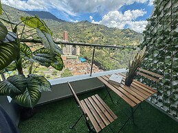 Mountain View, Pool & Gym (2506)