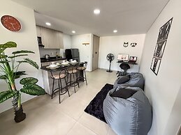 Mountain View, Pool & Gym (2506)
