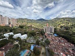 Mountain View, Pool & Gym (2506)