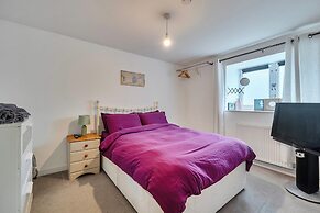 Modern Seaside Cottage - Sleeps 5