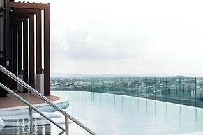 Luxury Apartments w Rooftop Pool CBD