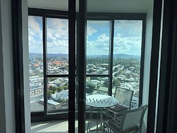 Luxury Apartments w Rooftop Pool CBD