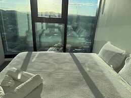 Luxury Apartments w Rooftop Pool CBD
