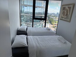 Luxury Apartments w Rooftop Pool CBD