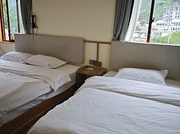 Tiger Leaping Half Way Guest House