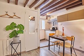 Elegant Studio Center of Paris