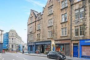 Stunning flat near Edinburgh Castle