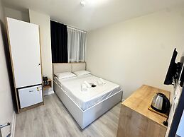 Q Line Hotel