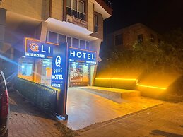 Q Line Hotel