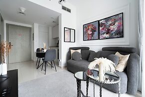 KeyRock - Modern 1BR in Zada with Pool