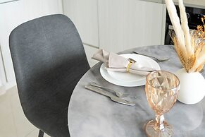 KeyRock - Modern 1BR in Zada with Pool