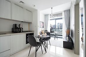 KeyRock - Modern 1BR in Zada with Pool