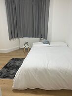 Harrow Haven - Spacious 3 Bedroom House