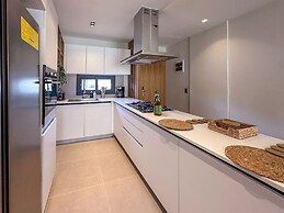 Beautiful Brand new Beach Condo w Picuzzi