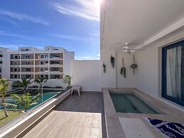 Beautiful Brand new Beach Condo w Picuzzi