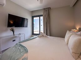 Beautiful Brand new Beach Condo w Picuzzi
