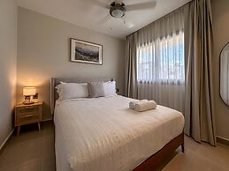 Beautiful Brand new Beach Condo w Picuzzi