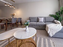 Beautiful Brand new Beach Condo w Picuzzi