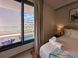 Beautiful Brand new Beach Condo w Picuzzi