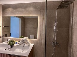 Beautiful Brand new Beach Condo w Picuzzi