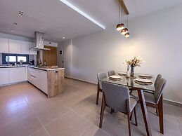 Beautiful Brand new Beach Condo w Picuzzi