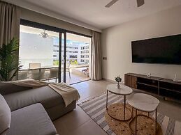 Beautiful Brand new Beach Condo w Picuzzi