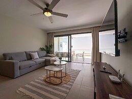 Beautiful Brand new Beach Condo w Picuzzi