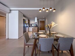 Beautiful Brand new Beach Condo w Picuzzi