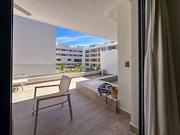 Beautiful Brand new Beach Condo w Picuzzi