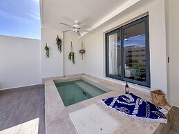Beautiful Brand new Beach Condo w Picuzzi
