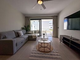 Beautiful Brand new Beach Condo w Picuzzi