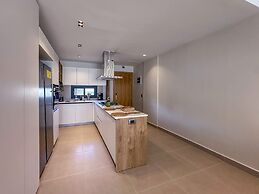 Beautiful Brand new Beach Condo w Picuzzi